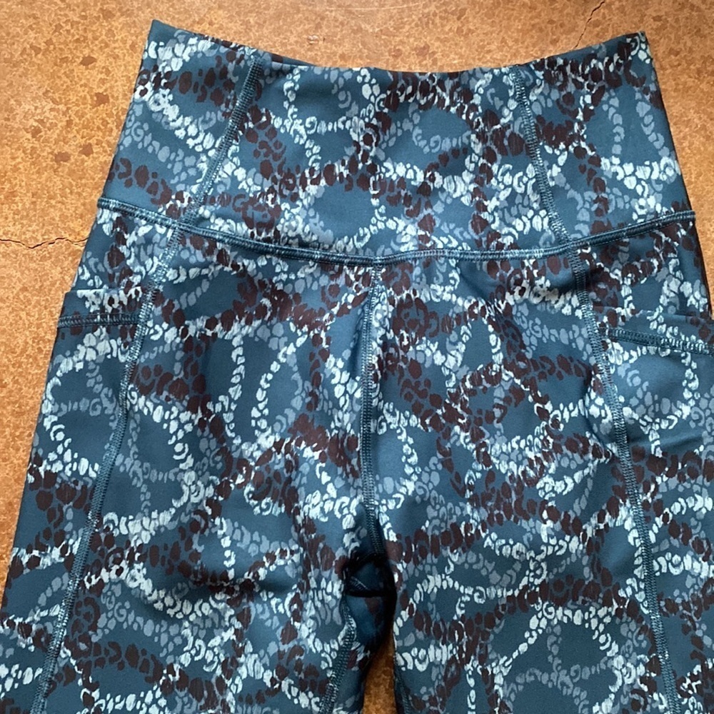 KINESIS high waist teal green‎ and black print 7/8 leggings